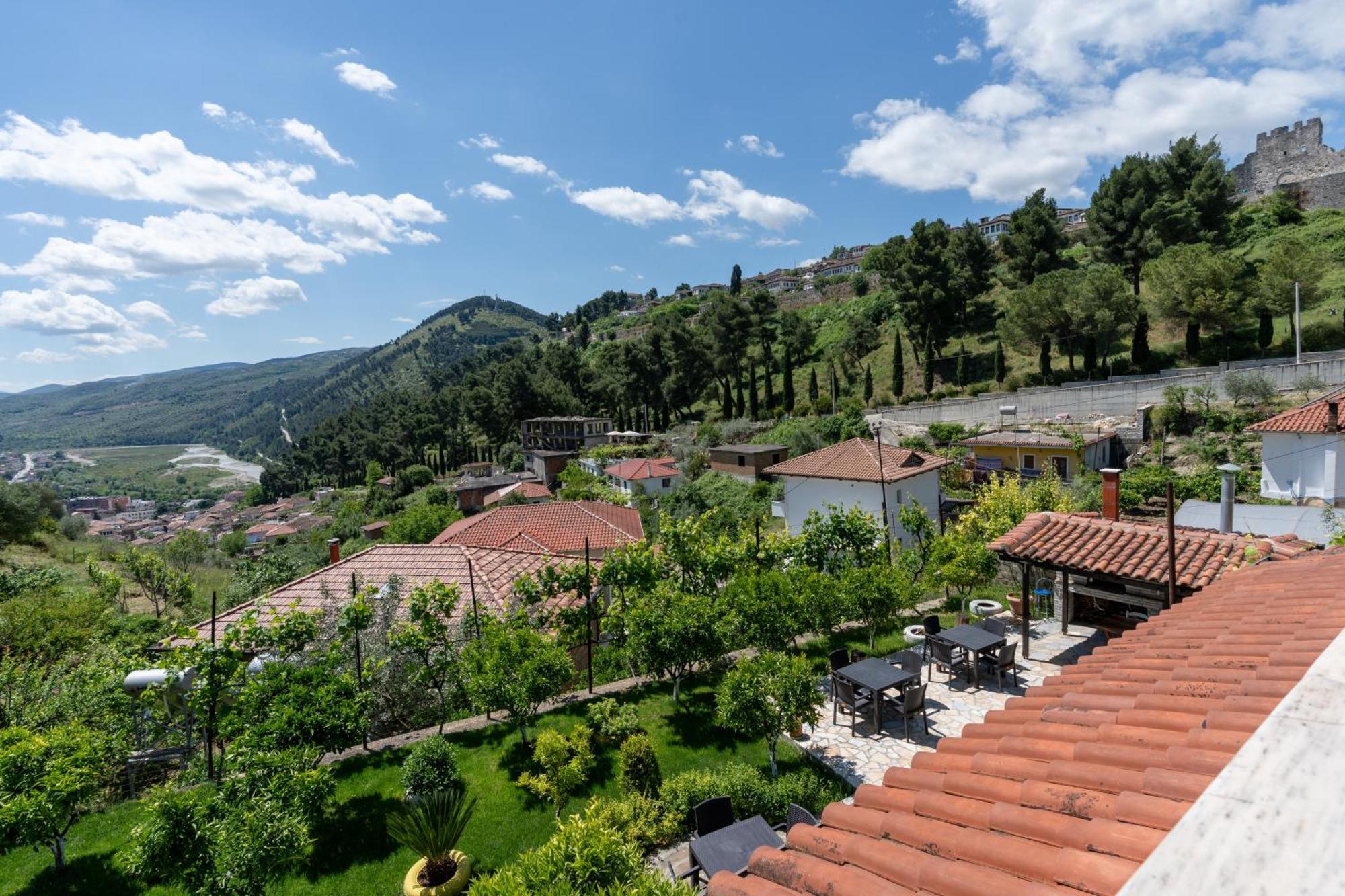 Guesthouse Emiljano Берат Экстерьер фото