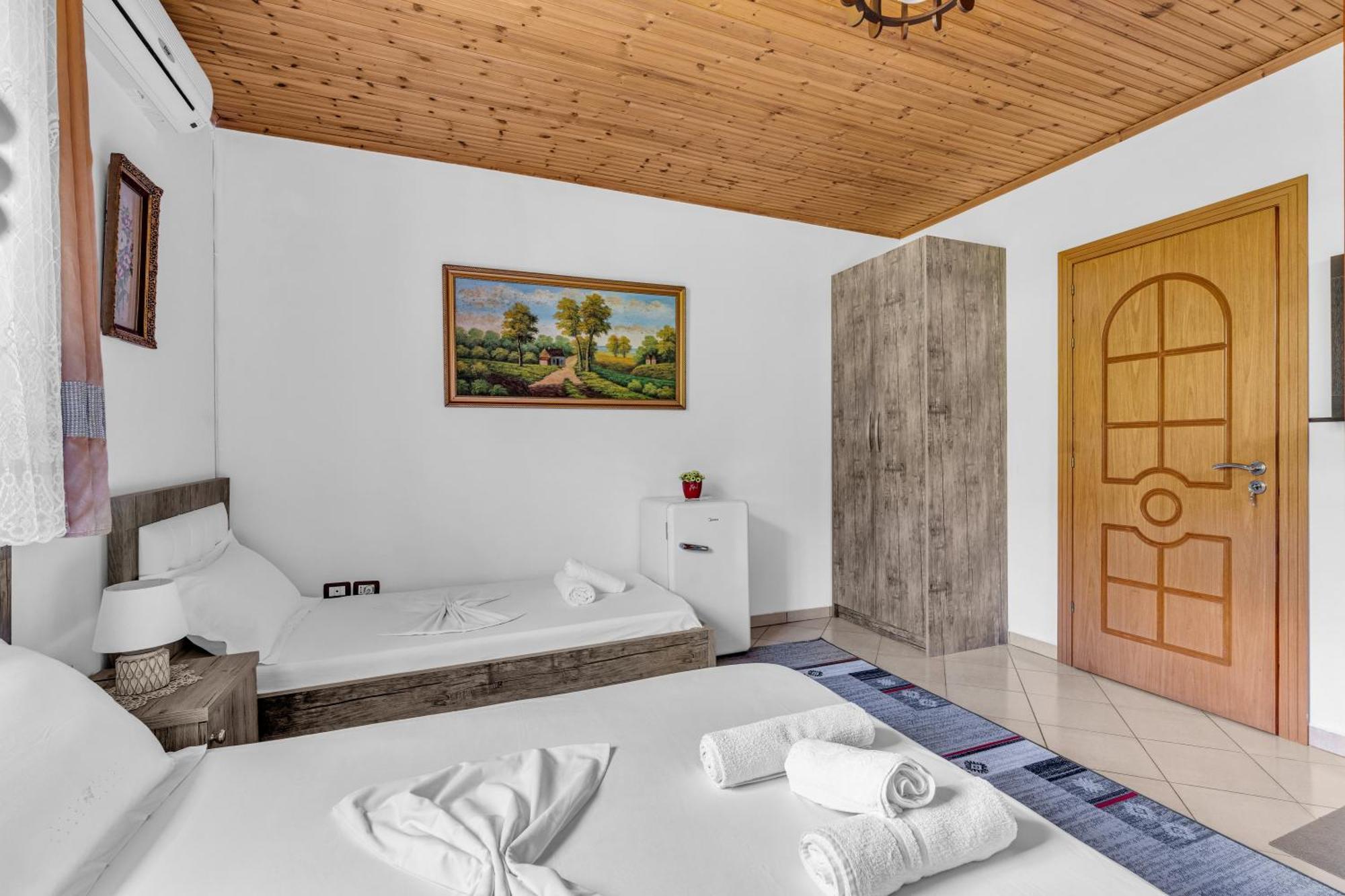 Guesthouse Emiljano Берат Экстерьер фото