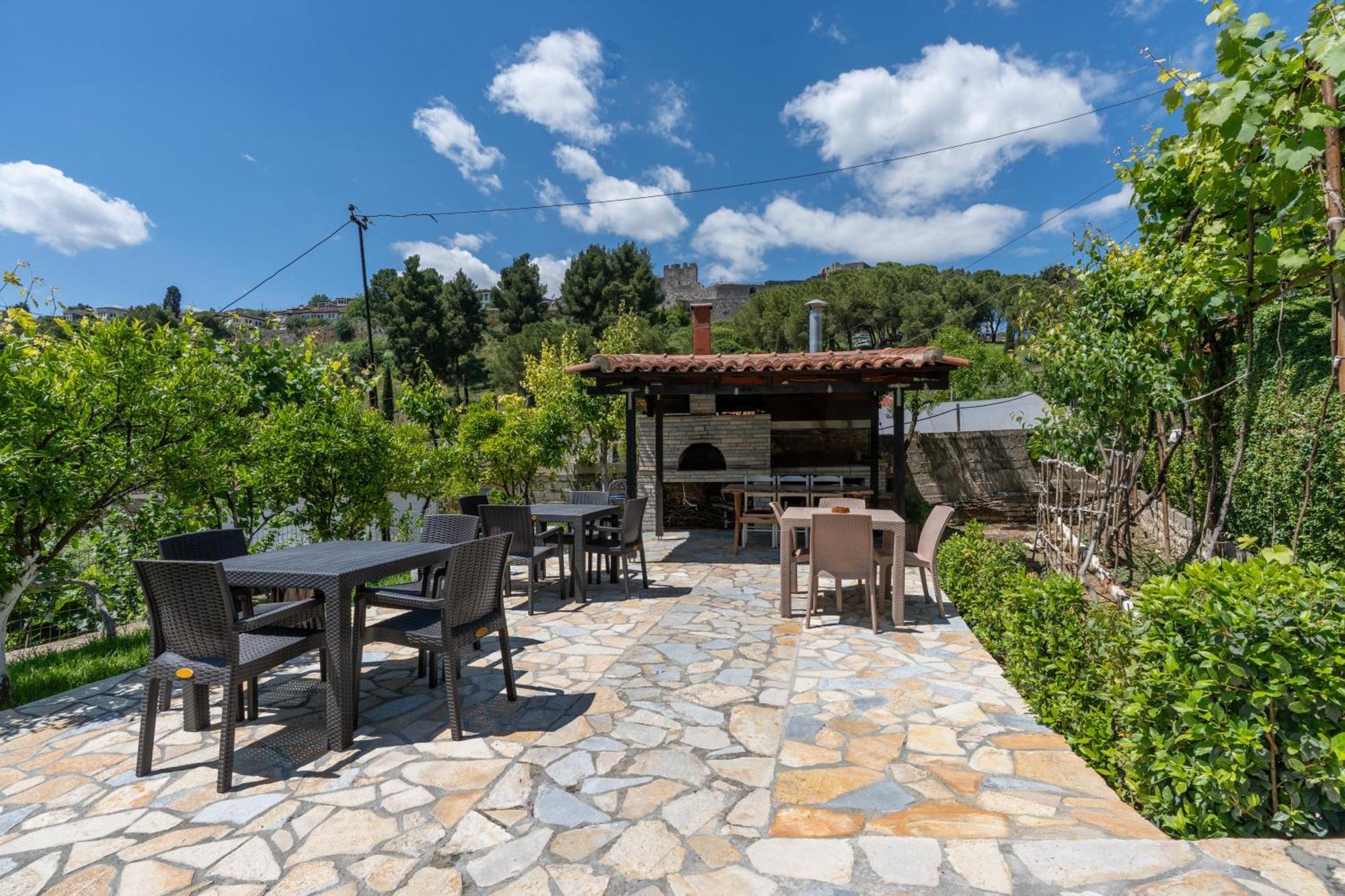 Guesthouse Emiljano Берат Экстерьер фото